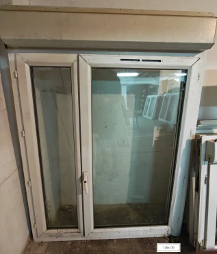 Dvokrilni prozor sa roletnom za garazu (pomocni objekat)