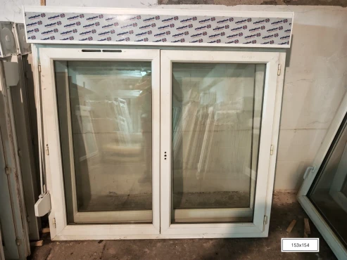Dvokrilni prozor sa NOVOM roletnom
