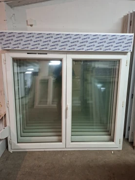 Dvokrilni prozor 157 x 137 sa novom roletnom