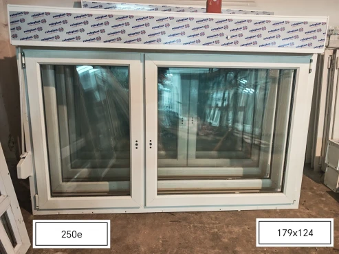 Dvokrilni prozor sa NOVOM roletnom